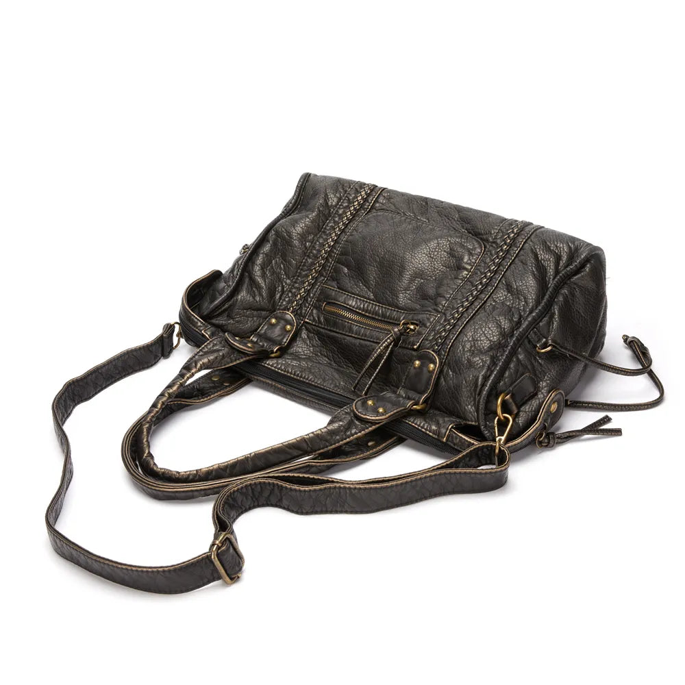 Isabella | Vintage-Inspired Black Handbag with Spacious Design - Lumina