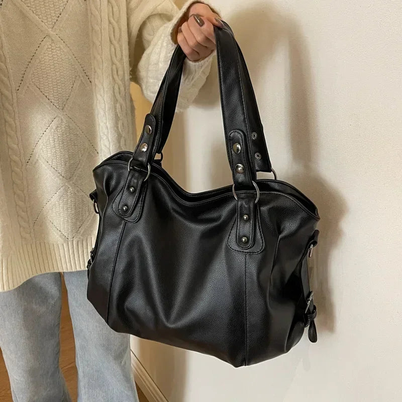 Lunelle | Spacious Black Handbag with Versatile Strap - Lumina