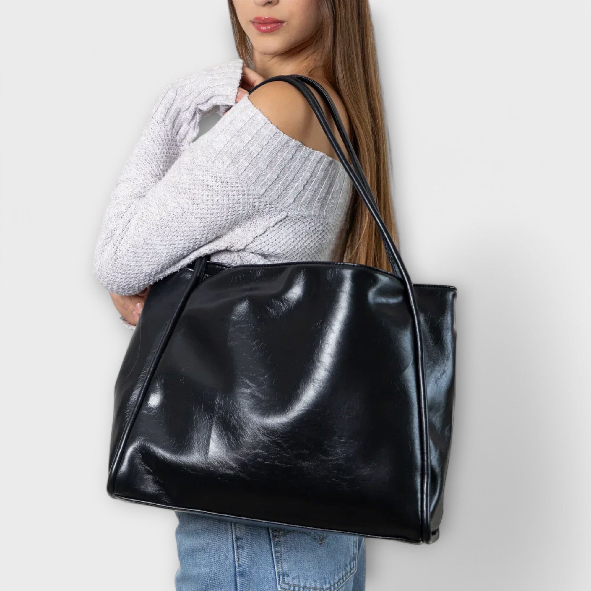 Olivia | Timeless Minimalist Tote with Spacious Design - Lumina