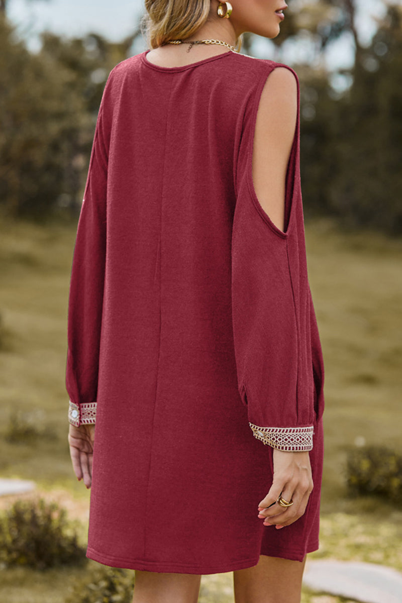 Aria | Casual Dress with V-Neck Lace Trim - Lumina
